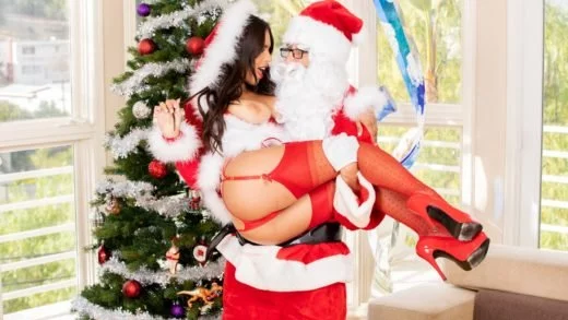 JulesJordan – Autumn Falls Made The Naughty List – This 18 Year Old Teen Gets Fucked By Old Man Santa Claus