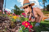 MonsterCurves – Valentina Nappi – Gardening Hoe