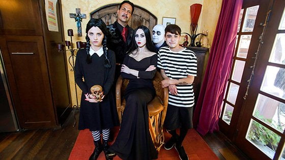 FamilyStrokes &#8211; Kate Bloom And Audrey Noir &#8211; Addams Family Orgy, PervTube.net