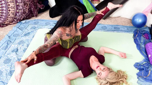 GirlsWay – Serene Siren, Jenevieve Hexxx Cunnilini Yoga