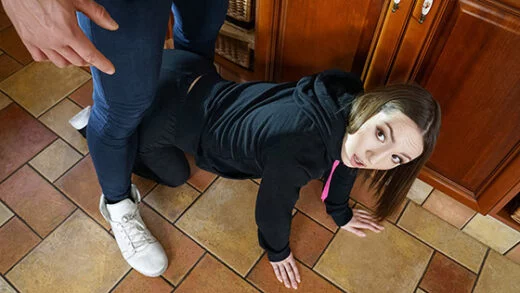 ExxxtraSmall – Kate Quinn – The Tiny Burglar