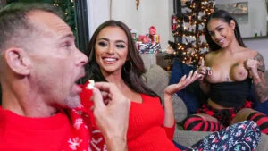 MomsBangTeens &#8211; Alexis Fawx And Sophia Leone &#8211; Sneaky Santa, PervTube.net