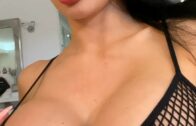 AlettaOceanLive – Aletta Ocean – Sucking Two Dicks