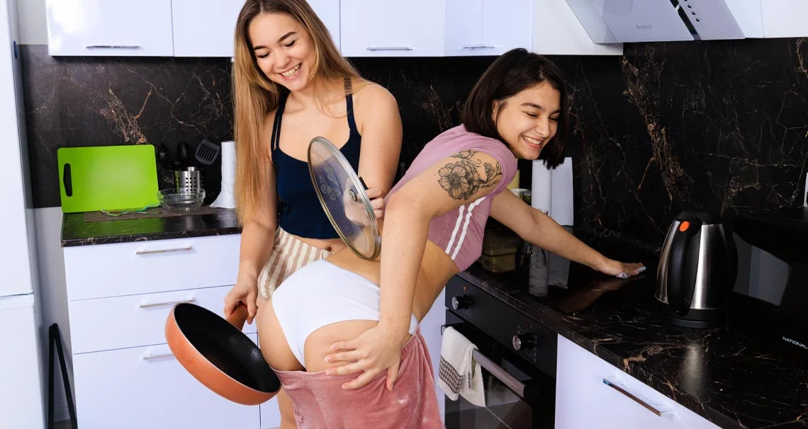 ClubSeventeen – Hazel Grace And Sasha Xray – Scissoring For The Very First Time, PervTube.net