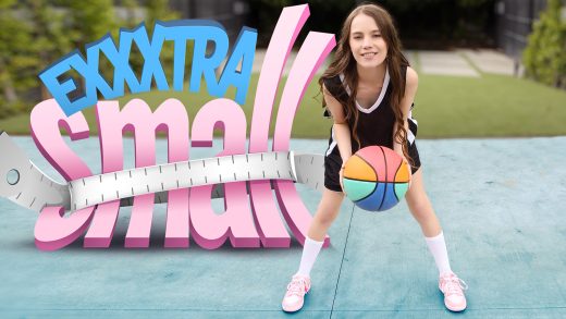 ExxxtraSmall - Sia Wood - Petite Dunk