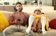 HotGirlsGame – Kayla Kayden And Brandy Renee – Gaming At My Friend’s House